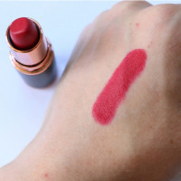 Makeup Revolution Iconic Matte huulepulk, Red Carpet (3.2 g)